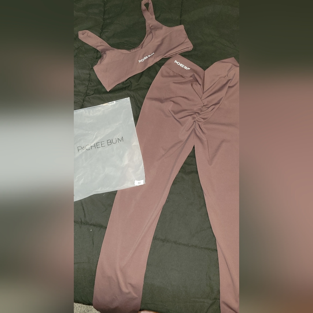Pcheebum sports bra and pants set